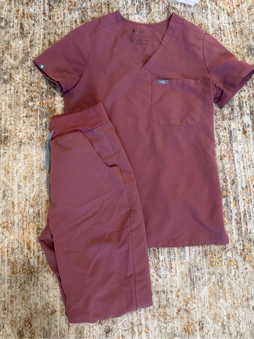 Figs Women's V-Neck Scrub Set in Mauve size XXS